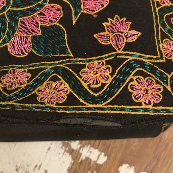 🔴Vintage Embroidered Handbag - Picture 13 of 13